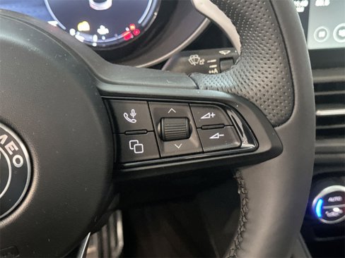 New 2025 Alfa Romeo Giulia AWD w/ Driving Assist Package image 17