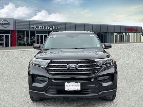 Used 2022 Ford Explorer XLT image 2