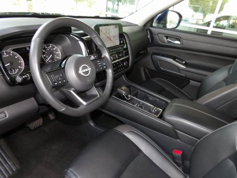 Certified 2023 Nissan Pathfinder SL w/ Black Appearance Package image 19