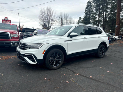 Used 2022 Volkswagen Tiguan SE image 1
