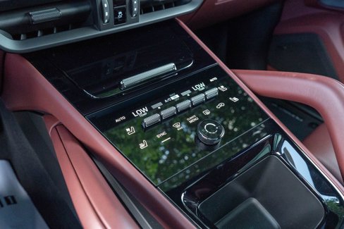 Certified 2025 Porsche Cayenne GTS image 31