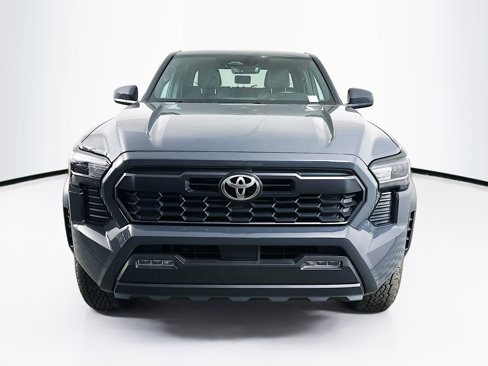 Used 2025 Toyota Tacoma TRD Off-Road image 2