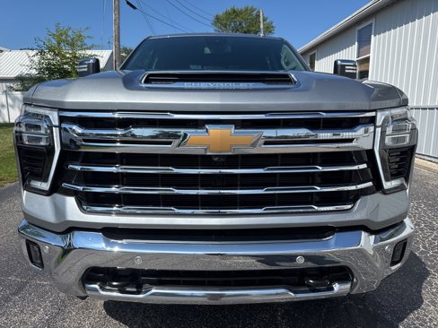 Used 2025 Chevrolet Silverado 3500 LTZ w/ LTZ Plus Package image 2