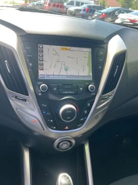Used 2017 Hyundai Veloster Value Edition image 27