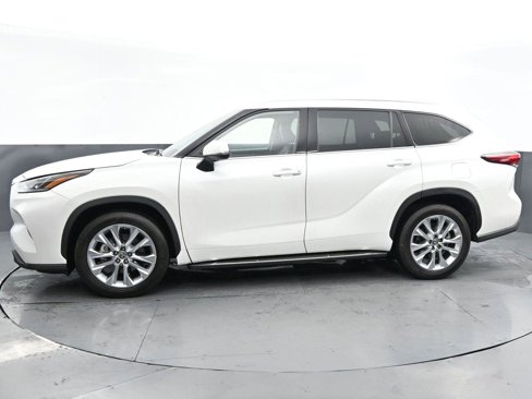 Used 2022 Toyota Highlander Limited image 4