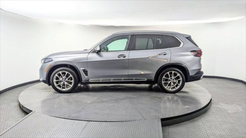 Used 2024 BMW X5 sDrive40i w/ Premium Package image 3