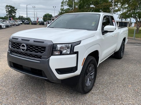 Used 2025 Nissan Frontier SV image 4