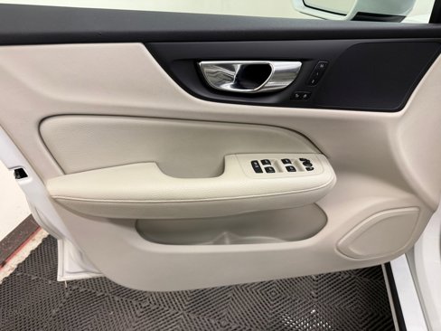 Used 2021 Volvo S60 T6 Momentum image 20