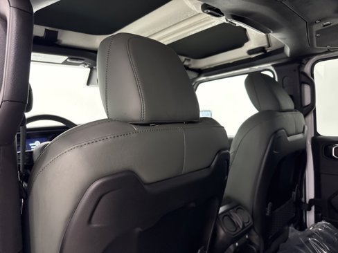 New 2025 Jeep Gladiator Mojave image 19