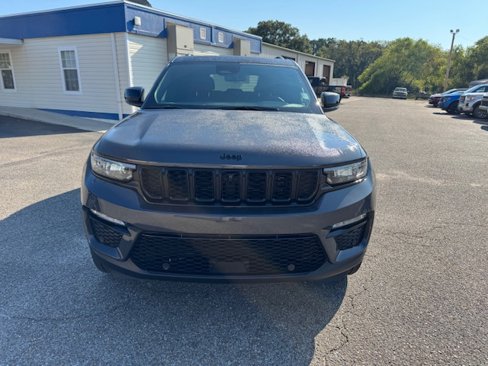 Used 2025 Jeep Grand Cherokee Limited w/ Luxury Tech Group II image 3