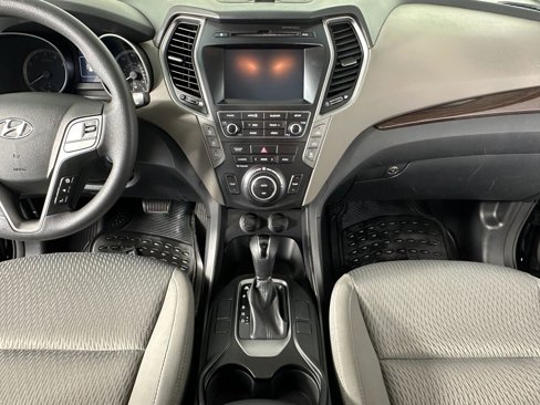 Used 2017 Hyundai Santa Fe SE image 34