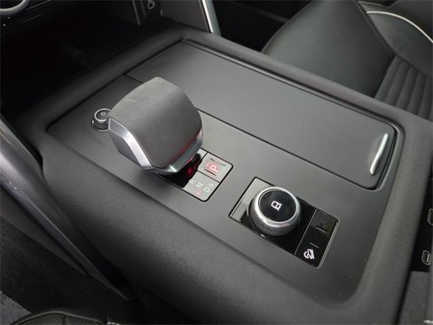 Certified 2024 Land Rover Discovery Dynamic SE image 23