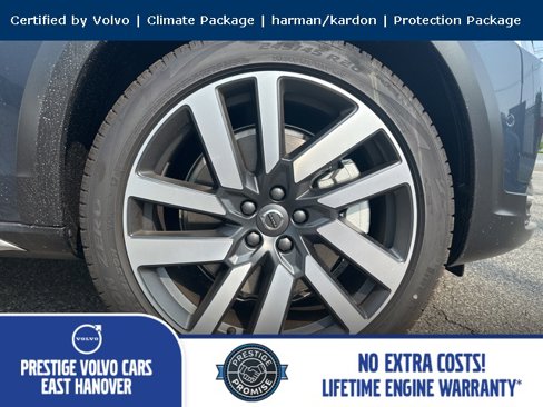 Used 2025 Volvo V90 B6 Cross Country Plus w/ Climate Package image 10