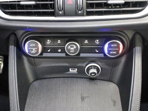 Used 2022 Alfa Romeo Stelvio Ti image 18