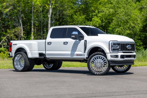 Used 2025 Ford F450 Platinum w/ Platinum Plus Package image 2