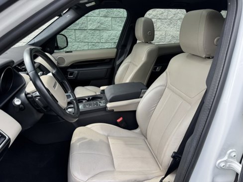 Used 2019 Land Rover Discovery SE image 7