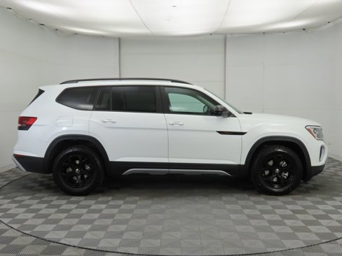New 2026 Volkswagen Atlas Peak Edition image 5