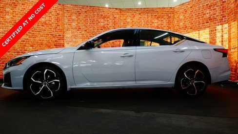 Used 2023 Nissan Altima 2.5 SR w/ SR Premium Package image 4