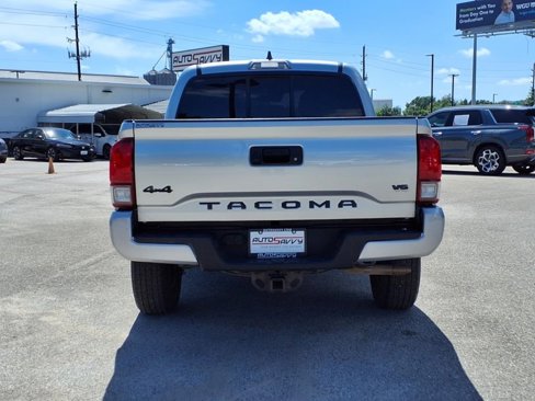 Used 2022 Toyota Tacoma SR image 5