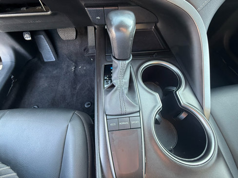 Used 2024 Toyota Camry SE image 25