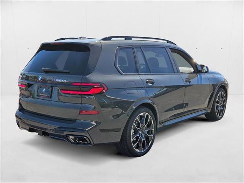 New 2026 BMW X7 M60i w/ Climate Comfort Package image 2