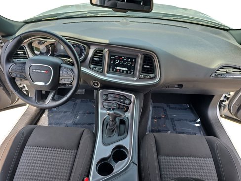 Used 2021 Dodge Challenger SXT image 15