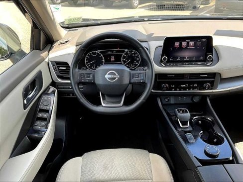 Certified 2025 Nissan Rogue SV image 17