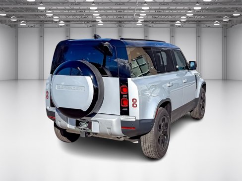 New 2024 Land Rover Defender 110 S image 5