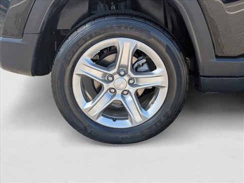 Used 2024 Jeep Compass Latitude image 22