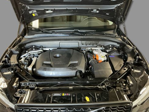 Certified 2025 Volvo XC60 T8 Plus w/ Climate Package image 14