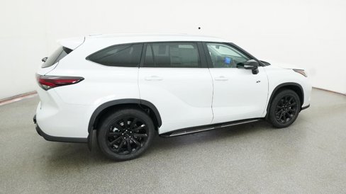 New 2025 Toyota Highlander XLE image 23