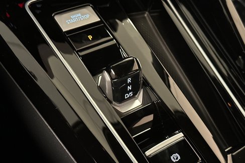New 2025 Volkswagen Golf R Black Edition image 20