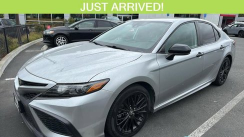 Used 2021 Toyota Camry SE image 1
