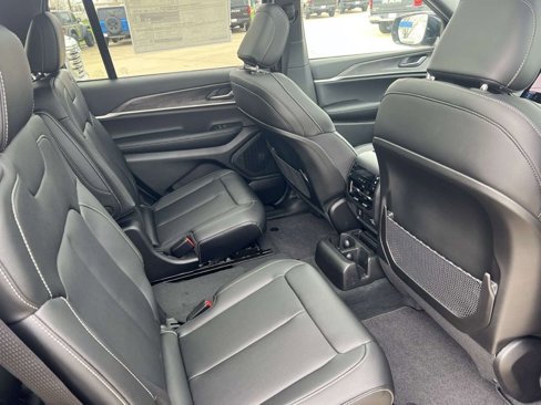 New 2025 Jeep Grand Cherokee L Limited image 18