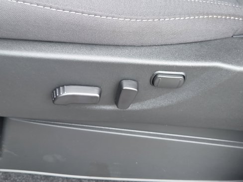 Used 2025 Nissan Frontier SV image 13