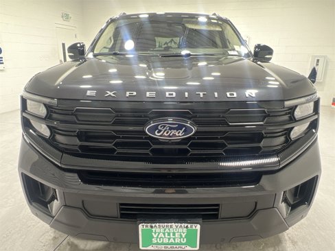 Used 2025 Ford Expedition Active image 3