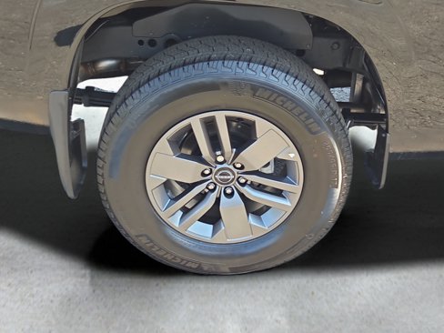 Used 2025 Nissan Frontier SV image 19