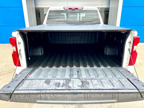 Used 2022 Chevrolet Silverado 1500 High Country w/ Technology Package image 9