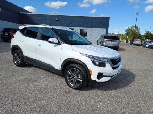 Used 2023 Kia Seltos S w/ Navigation Package image 7