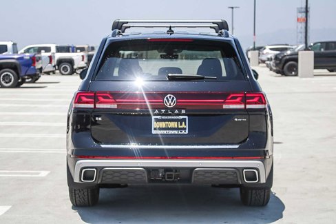 New 2025 Volkswagen Atlas Peak Edition SE image 7