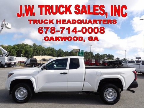 Used 2024 Toyota Tacoma SR image 2
