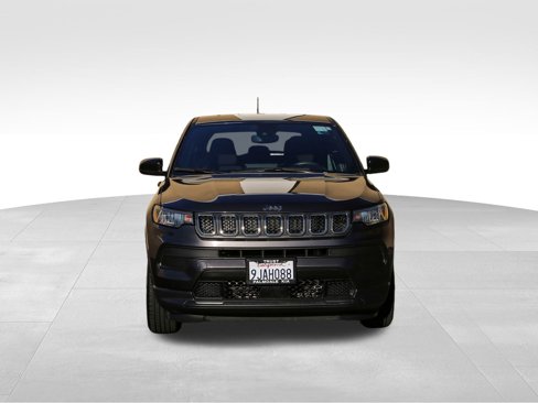 Used 2023 Jeep Compass Sport image 3
