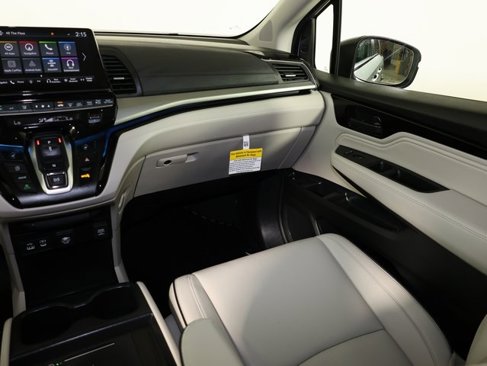 New 2026 Honda Odyssey Touring image 9