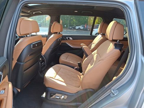 Used 2024 BMW X7 xDrive40i w/ M Sport Package image 13