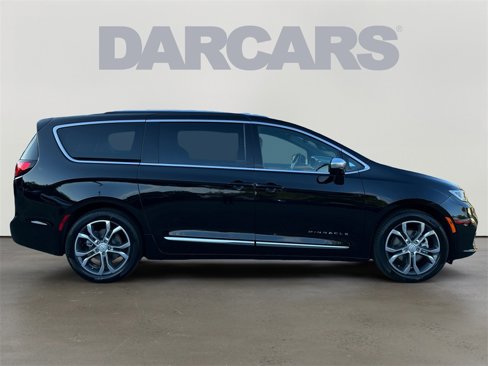 New 2026 Chrysler Pacifica Pinnacle image 8