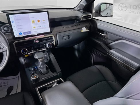 Certified 2025 Toyota Tacoma Limited image 21