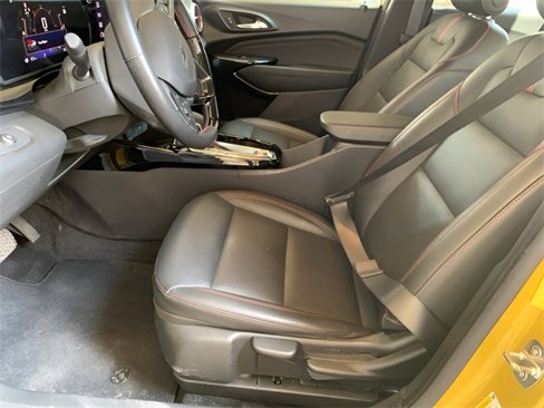 Used 2024 Chevrolet Trax RS w/ Sunroof Package image 17