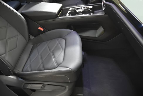 Used 2024 Volkswagen Atlas SE image 35