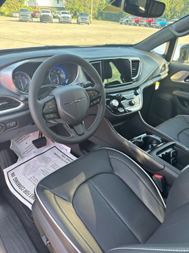 New 2026 Chrysler Pacifica Limited image 7
