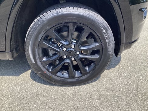 Used 2022 Jeep Grand Cherokee Laredo X image 9
